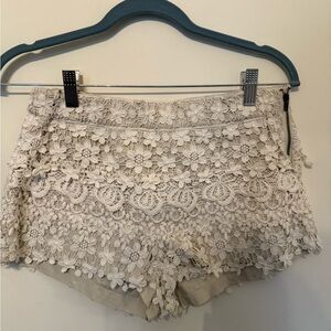 Zara Lace Floral Beige Shorts